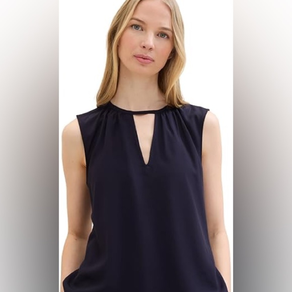 VIOLET + CLAIRE | Keyhole Sleeveless Blouse Sz M